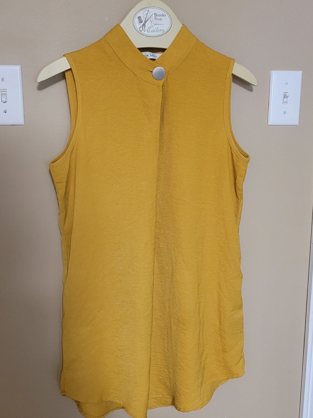 💜2 for $10💜 Bundle and save Sleeveless Mustard Stand-Collar Top